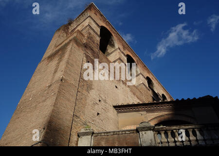 Porta Salaria antica porta a Roma, Italia Foto Stock