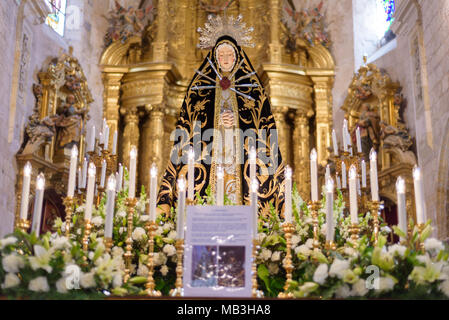 Briviesca, Spagna - 31 Marzo 2018: immagine della Vergine Maria, interno della chiesa di Santa Maria. Settimana Santa (Semana Santa) a Briviesca, provincia di Burgos Foto Stock