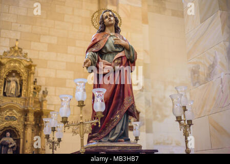 Briviesca, Spagna - 31 Marzo 2018: immagine della settimana santa processione, interno della chiesa di Santa Maria. Settimana Santa (Semana Santa) a Briviesca, Burgos Foto Stock