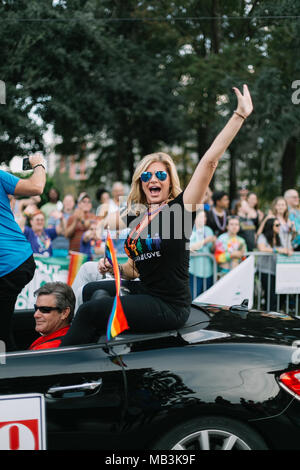 Orlando notizie del testimone oculare a 9 a Orlando Pride Parade (2016). Foto Stock
