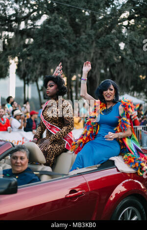 Trascinare regine presso l'Orlando Pride Parade (2016). Foto Stock