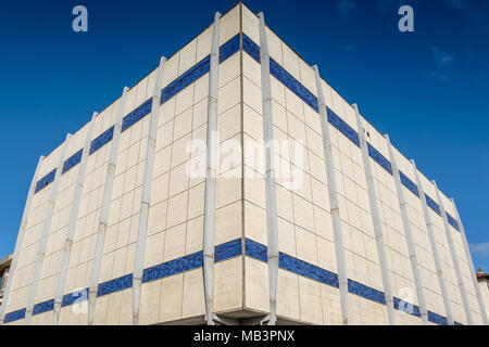 CECINA, Toscana, Italia - 31 Marzo 2018: edificio moderno in Viale Italia Foto Stock