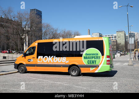 Varsavia Polonia società di autobus OKbus operare trasferimenti aeroporto da Varsavia Modlin aeroporto al centro di Varsavia Foto Stock