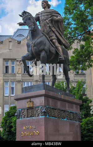 Monumento al re Danilo a cavallo in Lvov, Ucraina Occidentale. Foto Stock