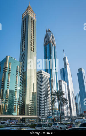 Alte torri di uffici nel quartiere finanziario del centro cittadino di Dubai, UAE, Medio Oriente. Foto Stock