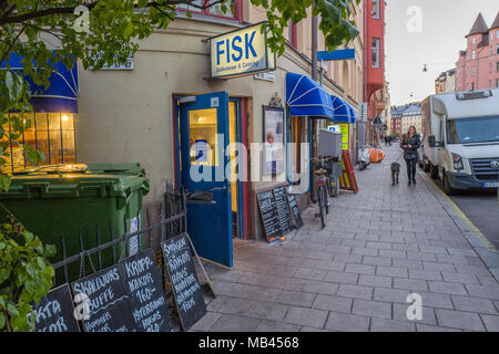 : Scena urbana al crepuscolo e dal quartiere residenziale di Vasastan nel centro di Stoccolma. Foto Stock