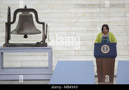 Washingon, Distretto di Columbia, Stati Uniti d'America. Xx gen, 2018. Bernice re parla dai gradini del Lincoln Memorial durante il cinquantesimo anniversario del dottor Martin Luther King Jr. "Ho un sogno" il discorso e la marzo su Washington per i posti di lavoro e di libertà il 28 agosto 2013. Credito: credito: /ZUMA filo/Alamy Live News Foto Stock