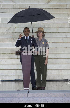 Washingon, Distretto di Columbia, Stati Uniti d'America. Xx gen, 2018. Il rev. Al Sharpton parla sui gradini del Lincoln Memorial durante il cinquantesimo anniversario del dottor Martin Luther King Jr. "Ho un sogno" il discorso e la marzo su Washington per i posti di lavoro e di libertà il 28 agosto 2013. Credito: credito: /ZUMA filo/Alamy Live News Foto Stock