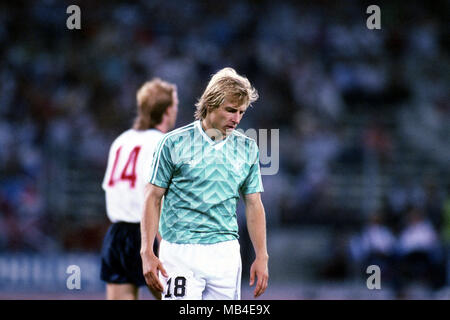 Coppa del Mondo FIFA - Italia 1990 (Italia 1990) 4.7.1990, Stadio Delle Alpi, Torino, Italia. Semi-finale Germania Ovest v Inghilterra. Jurgen Klinsmann - Germania Ovest Foto Stock