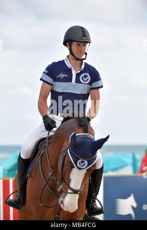 MIAMI BEACH, FL - 05 aprile: Famosa in tutto il mondo Piloti frequentare il Longines Global Champions Tour stop a Miami Beach il 5 aprile 2018 a Miami Beach, in Florida. Persone: atmosfera Foto Stock