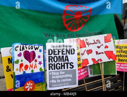 Govanhill, Glasgow, Scotland, Regno Unito. 7 Aprile, 2018. Il quinto annuale internazionale di Roma giornata è stata celebrata in Govanhill oggi con una parata, abito tradizionale, cibo e musica. Foto Stock