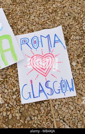 Govanhill, Glasgow, Scotland, Regno Unito. 7 Aprile, 2018. Il quinto annuale internazionale di Roma giornata è stata celebrata in Govanhill oggi con una parata, abito tradizionale, cibo e musica. Foto Stock