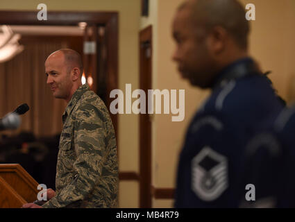 Col. E. Giovanni Teichert, xi ala e Base comune Andrews commander, parla alla storia nero mese pranzo su JBA, Md., 14 febbraio, 2018. Teichert e altri xi ala leadership è venuto fuori a sostegno dell'evento che ha celebrato African American conquiste e riconosciuto il loro importante ruolo nella storia americana. Foto Stock