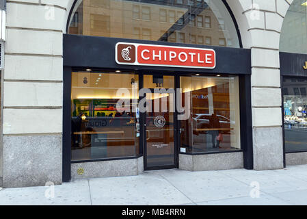 NEW YORK CIRCA NEL MARZO 2018. Chipotle ristorante di Manhattan, una catena alimentare che nonostante gli sforzi per ricostruire il suo marchio non ha recuperato dopo molti custo Foto Stock