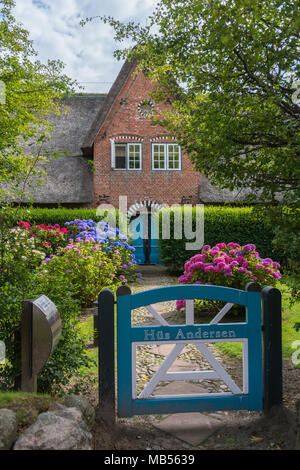 Frisone tradizionale casa con tetto di paglia, Keitum, nel Mare del Nord dell'isola di Sylt, Schleswig-Holstein, Germania del Nord, Europa Foto Stock