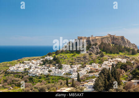 Villaggio di Lindos, Vista panoramica, nell' isola di Rodi, Grecia. Foto Stock
