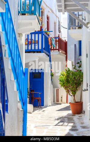 Strada tipica, Chora, a Mykonos, Grecia Foto Stock