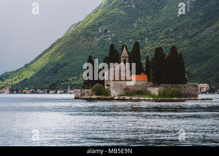 Saint George monastero sulla Baia di Kotor Foto Stock