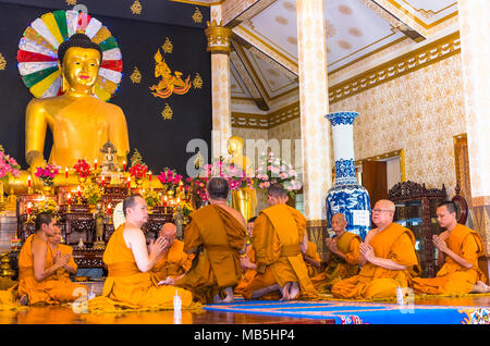 SAMUTPRAKA, Tailandia - 31 Maggio: la cerimonia di ordinazione il 31 maggio 2015 in phra samut chedi tempio in Samutprakan, Thailandia, questo è cultura tailandese per E Foto Stock