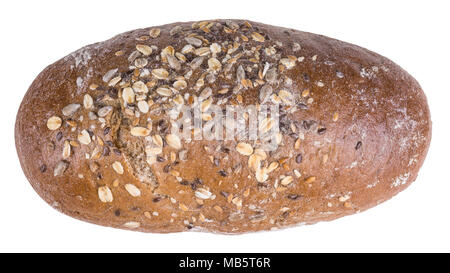 Grande grano intero marrone pane con crosta. Close-up della focaccia appena cotta con fiocchi di avena e semi di lino. Isolato su sfondo bianco. Foto Stock