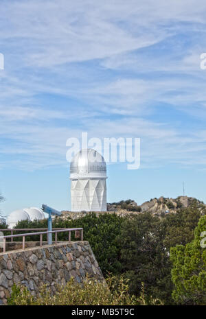 Kitt Peak è un osservatorio astronomico nel Deserto di Sonora di Arizona sul Tohono O'odham indiano prenotazione. Essa ha 23 ottici e 2 radio Foto Stock