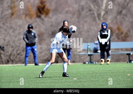 High school player esegue un'intestazione. Stati Uniti d'America. Foto Stock