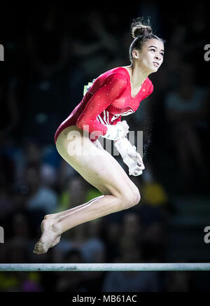 L'Inghilterra del Georgia-Mae Fenton prende oro durante la donna le barre irregolari a Coomera centro sportivo coperto durante il giorno quattro del 2018 Giochi del Commonwealth in Gold Coast, Australia. Foto Stock