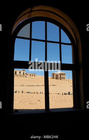 Kolmanskop città fantasma, Luderitz, Namibia, Africa Foto Stock