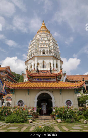 Pagoda in i motivi del bellissimo Tempio di Kek Lok Si in Penang Malaysia. Foto Stock