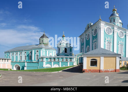 Smolensk, Russia - Luglio 12, 2011: territorio interno della santa Cattedrale della Dormizione di Smolensk Foto Stock