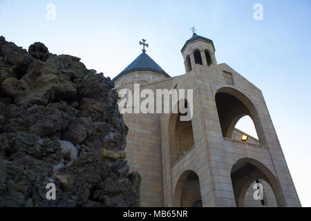 Immagine di una chiesa situata nel quartiere di Karrada della capitale irachena Baghdad e frequentata dagli iracheni degli Armeni comunità cristiana Foto Stock