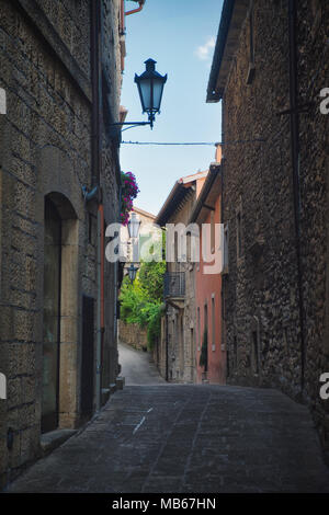 Foto di strade di San Marino al pomeriggio Foto Stock