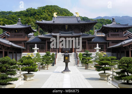 Cortile Centrale del Chi Lin tempio buddista e convento nella città di Kowloon, Hong Kong. Foto Stock