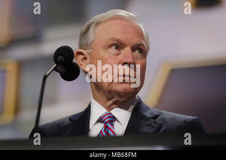 CLEVELAND - Luglio 18, 2016: Il senatore Jeff monconi sessioni per il repubblicano presunto candidato presidenziale Donald Trump alla Convention Nazionale Repubblicana. Foto Stock