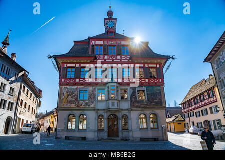STEIN AM RHEIN, Svizzera - 24 Marzo 2018 : edificio colorato nella medievale città svizzera in centro storico di Stein Am Rhein in Svizzera Foto Stock
