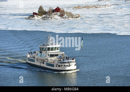 La città di Helsinki il trasporto mantiene tutto l'anno ferry link da Suomenlinna (Sveaborg) rocca a Helsinki Foto Stock