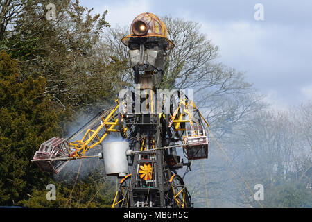 L'uomo motore marionette meccaniche sulla risurrezione tour 2017 a Tavistock Devon Foto Stock