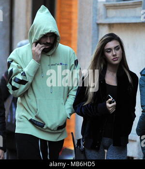 Andrea Petagna e la sua nuova ragazza Michelly Sander in Milano con: Andrea Petagna, Michelly Sander Dove: Milano, Italia Quando: 07 Mar 2018 Credit: IPA/WENN.com * * disponibile solo per la pubblicazione in UK, USA, Germania, Austria, Svizzera** Foto Stock