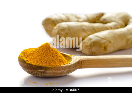 La curcuma in polvere. Curcuma o Curcuma è la spezia che dà al curry il suo colore giallo. Esso è stato utilizzato in India da migliaia di anni come una spezia e Foto Stock