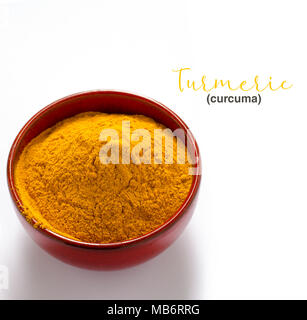 La curcuma in polvere. Curcuma o Curcuma è la spezia che dà al curry il suo colore giallo. Esso è stato utilizzato in India da migliaia di anni come una spezia e Foto Stock