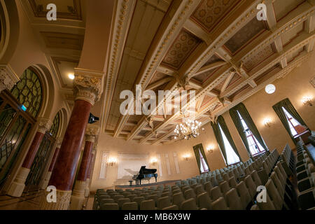 Interno del Vigado Concert Hall di Budapest è la seconda più grande sala da concerto, situato sulla sponda orientale del Danubio. Foto Stock