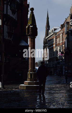 Chester è elevata Cross indipendente alto su un inverni freddi mattina Foto Stock