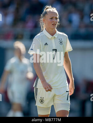 Lea Schueller (Germania) GES/ Fussball/ Frauen-Nationalmannschaft WM-Qualifikation: Germania - Tschechische Republik, 07.04.2018 Calcetto: qualificazione in Coppa del Mondo donne della nazionale di calcio: vs Germania Repubblica ceca, Halle/Saale, Aprile 7, 2018 |L'utilizzo in tutto il mondo Foto Stock