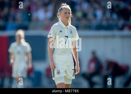 Lea Schueller (Germania) GES/ Fussball/ Frauen-Nationalmannschaft WM-Qualifikation: Germania - Tschechische Republik, 07.04.2018 Calcetto: qualificazione in Coppa del Mondo donne della nazionale di calcio: vs Germania Repubblica ceca, Halle/Saale, Aprile 7, 2018 |L'utilizzo in tutto il mondo Foto Stock