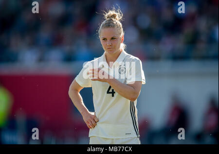 Leonie Maier (Germania) GES/ Fussball/ Frauen-Nationalmannschaft WM-Qualifikation: Germania - Tschechische Republik, 07.04.2018 Calcetto: qualificazione in Coppa del Mondo donne della nazionale di calcio: vs Germania Repubblica ceca, Halle/Saale, Aprile 7, 2018 |L'utilizzo in tutto il mondo Foto Stock