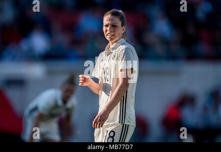 Melanie Leupolz (Germania) GES/ Fussball/ Frauen-Nationalmannschaft WM-Qualifikation: Germania - Tschechische Republik, 07.04.2018 Calcetto: qualificazione in Coppa del Mondo donne della nazionale di calcio: vs Germania Repubblica ceca, Halle/Saale, Aprile 7, 2018 |L'utilizzo in tutto il mondo Foto Stock