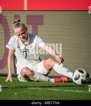 Lea Schueller (Germania) GES/ Fussball/ Frauen-Nationalmannschaft WM-Qualifikation: Germania - Tschechische Republik, 07.04.2018 Calcetto: qualificazione in Coppa del Mondo donne della nazionale di calcio: vs Germania Repubblica ceca, Halle/Saale, Aprile 7, 2018 |L'utilizzo in tutto il mondo Foto Stock