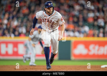 Houston, TX, Stati Uniti d'America. 7 apr, 2018. Houston Astros center fielder Jake Marisnick (6) corre verso la terza base durante un Major League Baseball gioco tra Houston Astros e il San Diego Padres al Minute Maid Park a Houston, TX. Astros ha vinto il gioco 1-0.Trask Smith/CSM/Alamy Live News Foto Stock