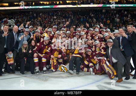 Saint Paul, Minnesota, Stati Uniti d'America. 07 apr, 2018. Minnesota-Duluth Bulldogs squadra vincendo la congelati quattro nazionali Campionato di gioco tra il Minnesota Duluth Bulldogs e la Cattedrale di Notre Dame Fighting Irish a Xcel Energry Center di Saint Paul, Minnesota. Bulldog vince contro gli irlandesi, 2-1. Patrick Green/CSM/Alamy Live News Foto Stock