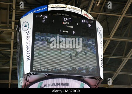 London, Canada. 6 aprile 2018, Londra, Ontario, Canada. Gioco 2 di NBL Canada playoff tra il London fulmine e il fiume Niagara Lions. Il fiume Lions è uscito forte con un comando 16-2 piombo ma il London lightning lentamente scaglie di distanza al piombo e infine legato è 50-50. Una volta che il fulmine ha preso il piombo in esse non si è mai guardato indietro battendo il fiume lions 124-98. Garrett Williamson(15) portano tutti i marcatori con 26 punti. Luca Durda/Alamy Live news Foto Stock